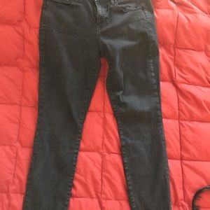 Like new.  Gap leggings jeans. 29S